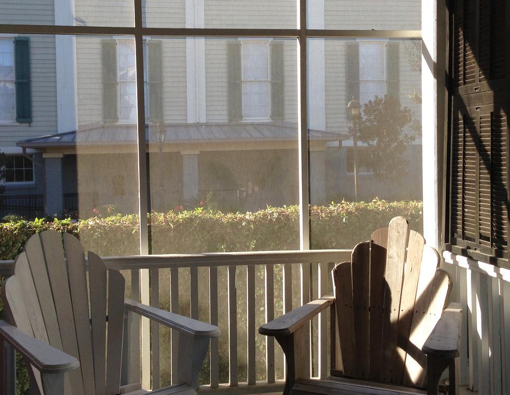 Jingle Bells Square House-Historic District-Working Fireplaces-Screened Porch Savannah Exterior photo