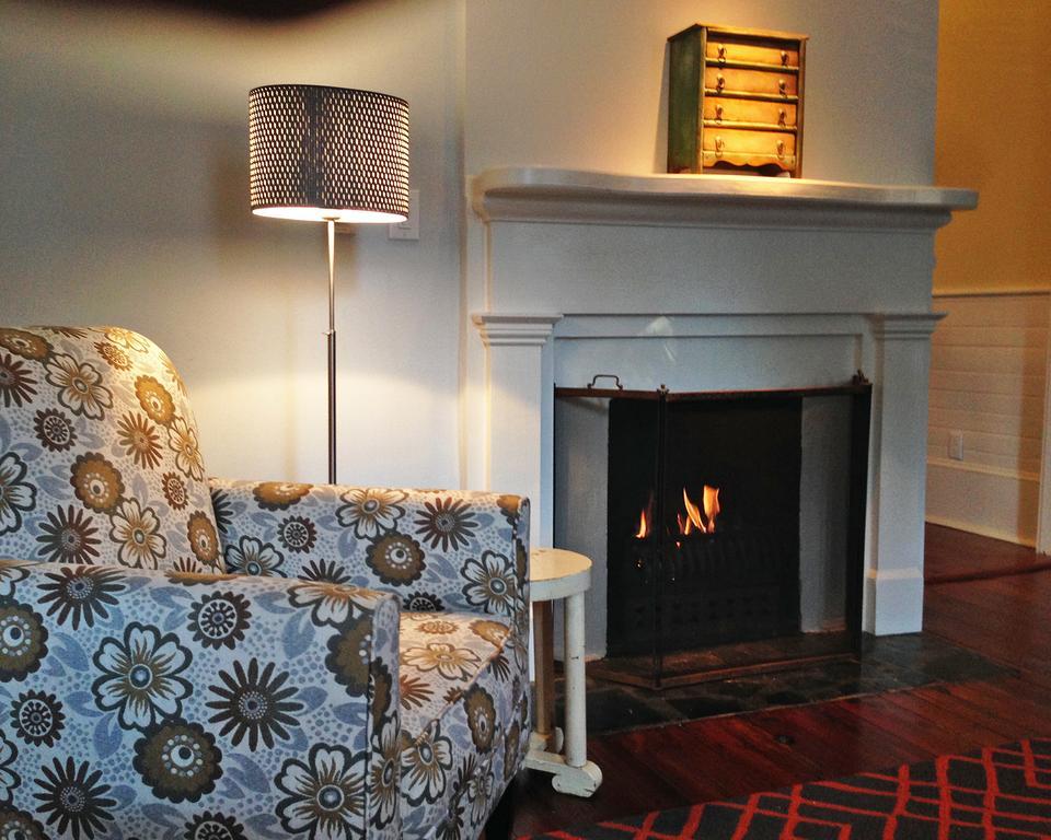 Jingle Bells Square House-Historic District-Working Fireplaces-Screened Porch Savannah Exterior photo